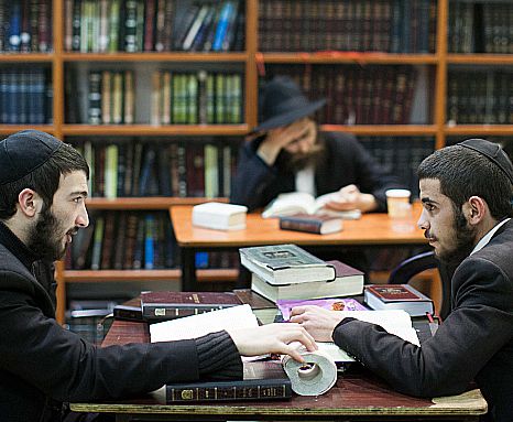 מסתמן: חסידי חב"ד יתגייסו לצה"ל בגיל 25