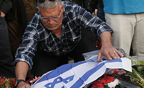 באזכרה לאריק שרון: אהוד אולמרט ו-300 משתתפים