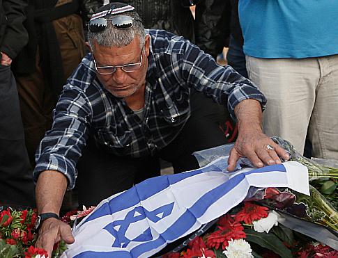 באזכרה לאריק שרון: אהוד אולמרט ו-300 משתתפים