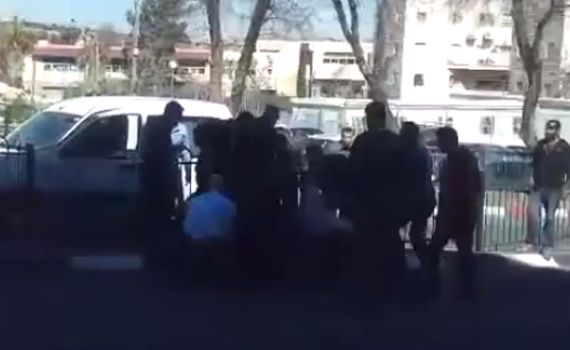 קרית-ארבע: שוטר נדקר ונפצע קשה, אדם נוסף נפצע קל