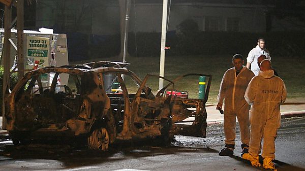 שני הרוגים בפיצוץ רכב בפתח תקווה: "הנהג צעק שמע ישראל"