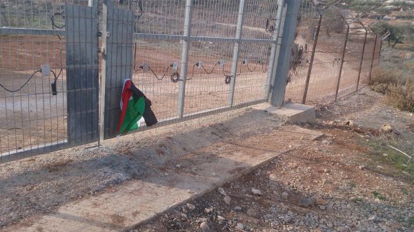 אחרי הלווית הרוצח: עשרות פלסטינים צעדו לישוב איתמר