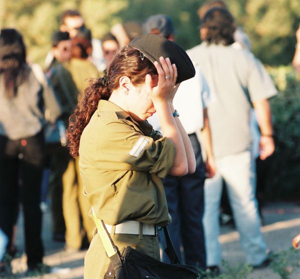 איך מחנכים אומרים לתלמידות לעבור על פסיקת הרבנות הראשית?!