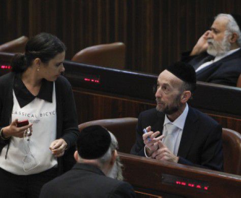 יש עתיד והבית היהודי החליטו: סנקציות פליליות על חרדים