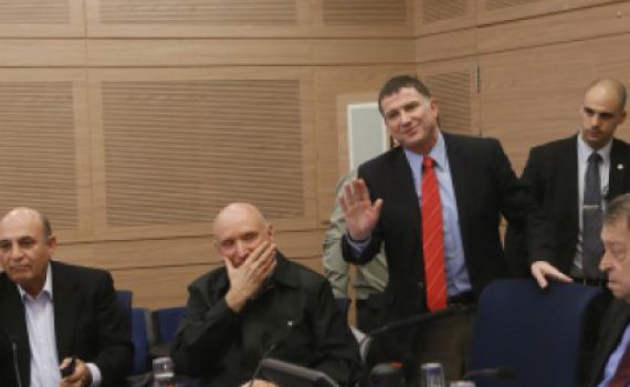 'איכות השלטון' עתרה לבג"ץ: למנות יו"ר קבוע לוועדת חוץ וביטחון