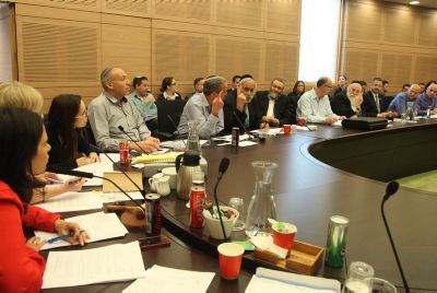 הסתיימו הדיונים: חוק השוויון בנטל אושר בועדת שקד