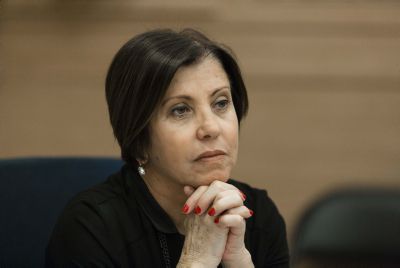 גלאון מפתיעה: אני מקווה שלא יעשה שימוש בצווי הגבלה כנגד מתנחלים