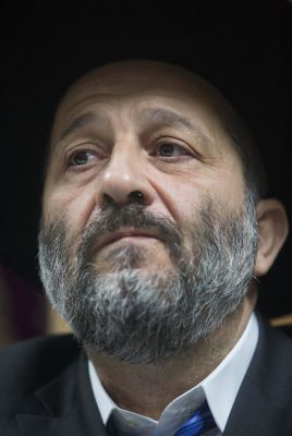 שקד: דרעי מטעה, עובדים בשיתוף פעולה עם ש"ס