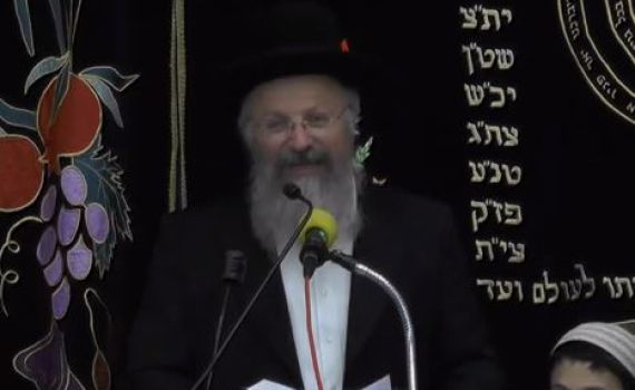 צפו: תפילה לגשם בבית המדרש של הרב מרדכי אליהו זצ"ל