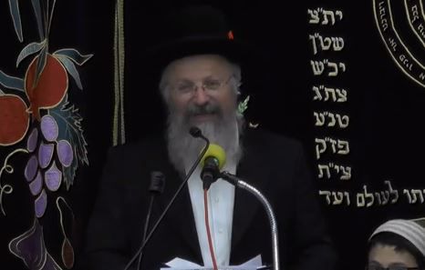 צפו: תפילה לגשם בבית המדרש של הרב מרדכי אליהו זצ"ל