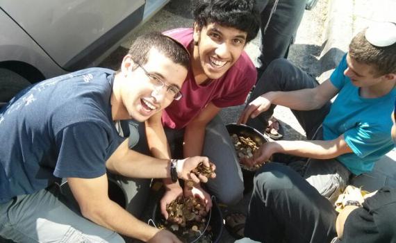 יש דין: שילמו לפרקליט השמאל ב-50,000 מטבעות של 10 אג'