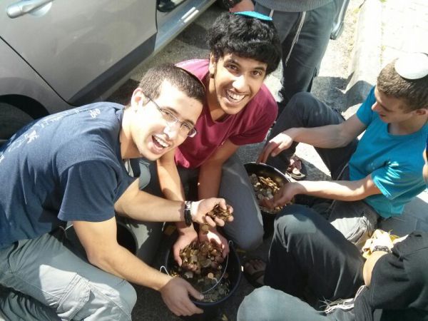 יש דין: שילמו לפרקליט השמאל ב-50,000 מטבעות של 10 אג'