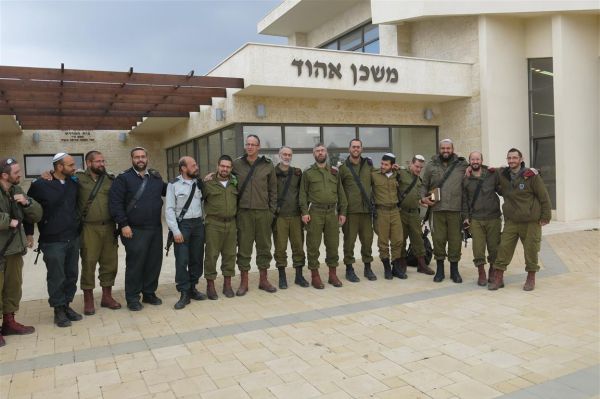 הרב רונצקי: "רב צבאי צריך להיות מוכן כל הזמן עם האפוד והנשק"