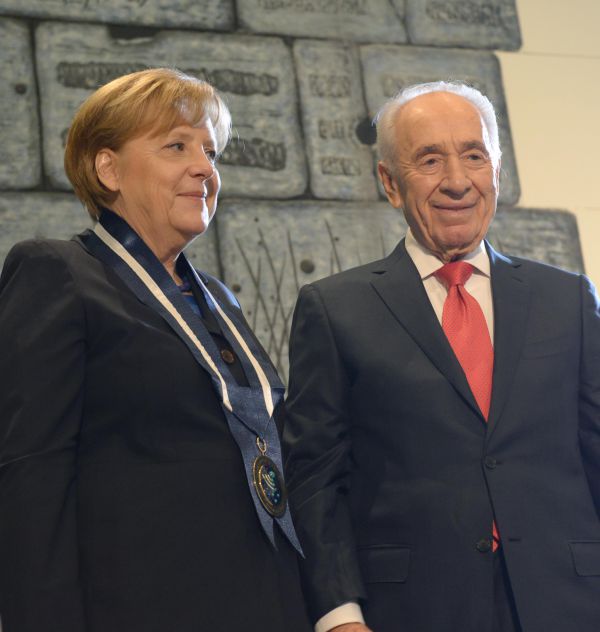 מרקל: ההתנחלויות מסכנות את המדינה הפלסטינית העתידית