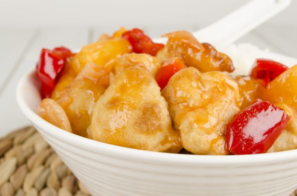 שילוב מנצח: מתכון לעוף בתנור עם פלחי אננס