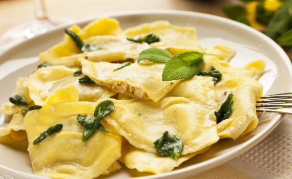 חגיגה איטלקית: מתכון לרביולי עם מגוון מילויים