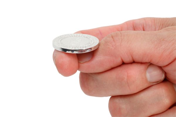 שו"ת סמס: האם מותר לקבוע החלטה על פי הטלת מטבע?