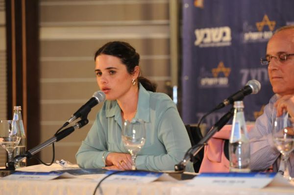 בנט ירוץ לראשות הממשלה? שקד: "הוא חותר להנהיג את עם ישראל"