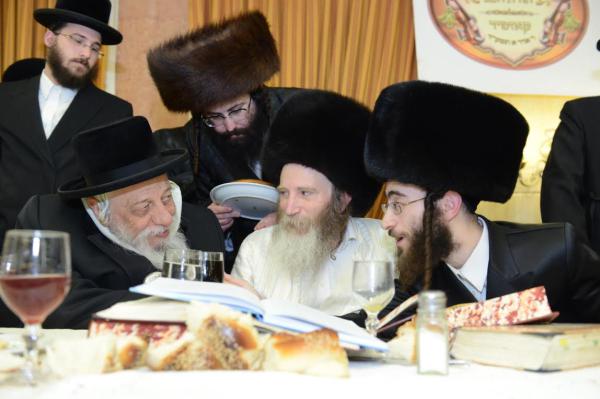 הצצה לשמחה חרדית: שבע ברכות לבת האדמו"ר מקוזמיר