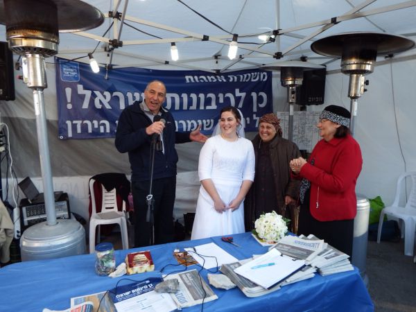 חברי-כנסת באוהל המחאה: להחיל ריבונות ישראלית ביו"ש