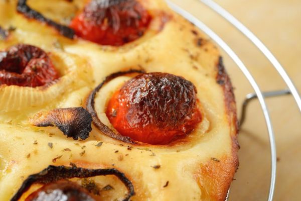 מתכון לפוקצ'ות אישיות עם בטטות, זוקיני ובצל