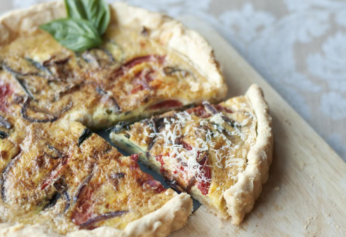 בלי לספור קלוריות: מתכון לטארט בצל חלבי