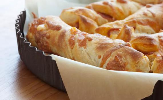 ארוחת בוקר חלומית: מתכון ללחמניות גבינה וזיתים