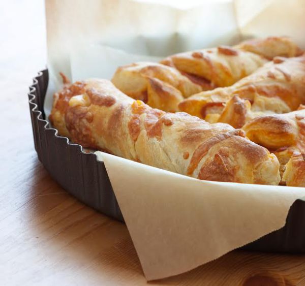 ארוחת בוקר חלומית: מתכון ללחמניות גבינה וזיתים