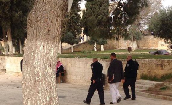 צפו: יהודה גליק נעצר בהר הבית לאחר שצילם מוסלמי מקלל אותו