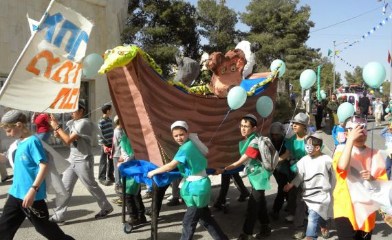 המסורת נמשכת: 1,200 תלמידים בעדלאידע בקרית ארבע וחברון