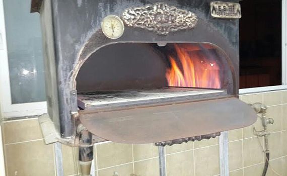 נערכים לחג: צפו באפיית המצות לקראת הפסח