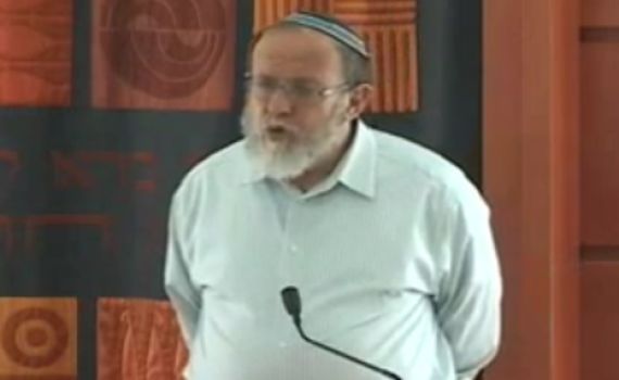 איך מתמודדים עם הרוע בעולם? צפו בשיעורו של הרב אלי סדן