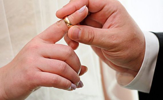 מיומנה של רווקה דתייה: אז מה עדיף, להפר או להתגרש?