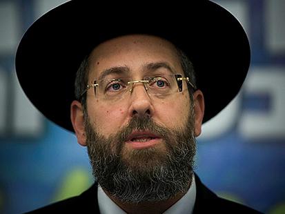 הרב לאו משיב לביקורת: אמרנו פרק תהילים וחזרנו ללשכה