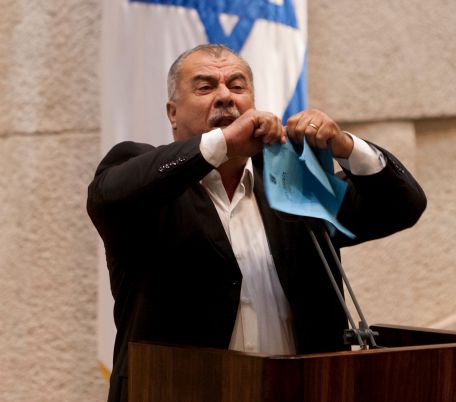 ח"כ מוחמד ברכה הורשע בתקיפת פעיל ימין