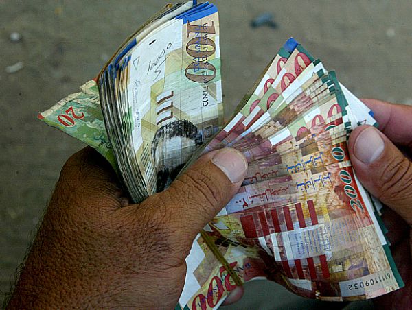 מרגש: מצא 20,000 ש"ח והחזיר לבעלים