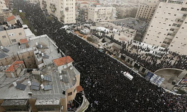 קליפ העצרת: החרדים הוגים בתורה, החיילים יושבי קרנות