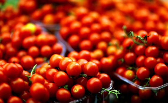 בשורה: בנט מוריד את מחירי הביצים, הירקות והבשר