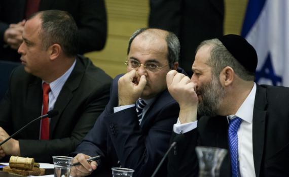 האופוזיציה החרימה, אבל חוק המשילות עבר בכנסת