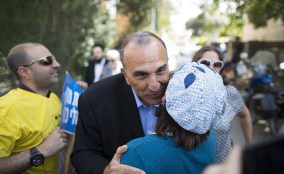 צפו בתיעוד: מערכת בחירות סוערת בבית-שמש