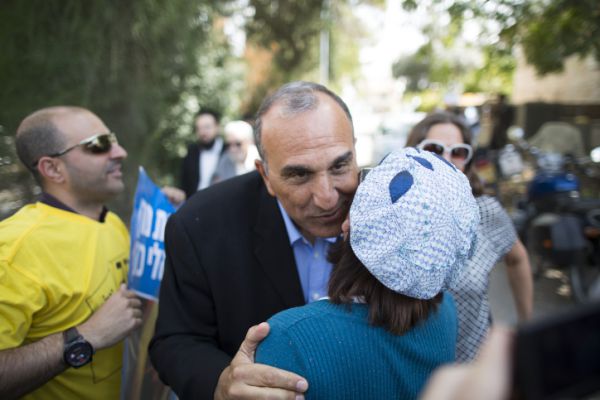 צפו בתיעוד: מערכת בחירות סוערת בבית-שמש