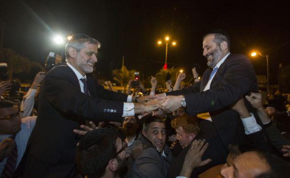 שמחה גדולה הלילה: צפו בחגיגה החרדית בבית-שמש