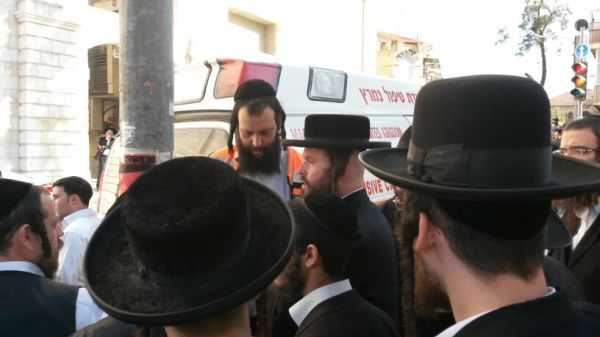 השוטר עצר את הרכב לבדיקה; הנהג התמוטט ונפטר