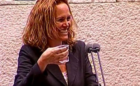 שי פירון 2? יפעת קריב נקרעת מצחוק על דוכן הנואמים