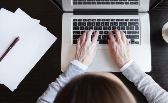 בנות 'דוסיות' מוכרות את נשמתן לעולם הצ'אטים