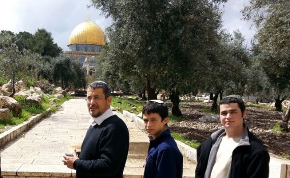 צפו: ראש ישיבת רעננה עלה לראשונה בחייו להר הבית