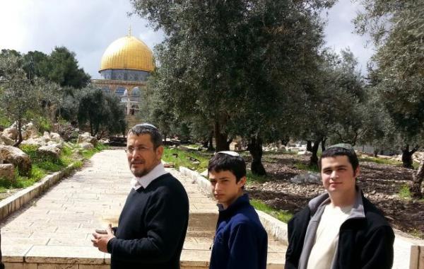 צפו: ראש ישיבת רעננה עלה לראשונה בחייו להר הבית