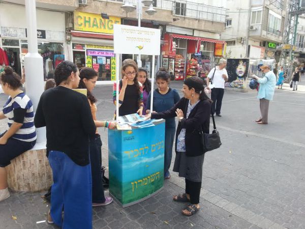 בנות האולפנה בפתח תקווה התגייסו למען העסקים ביו"ש