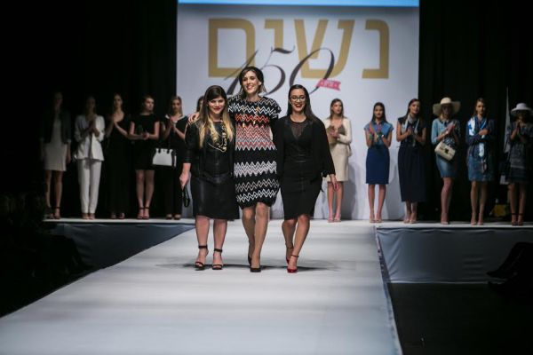 צפו: מפורסמות דתיות מדגמנות אופנה