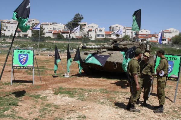 לראשונה: אלפי בני נוער "בעקבות לוחמים" בגוש-עציון
